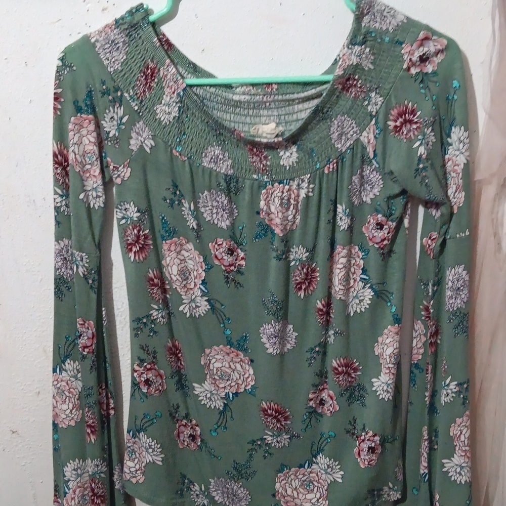 Green floral top